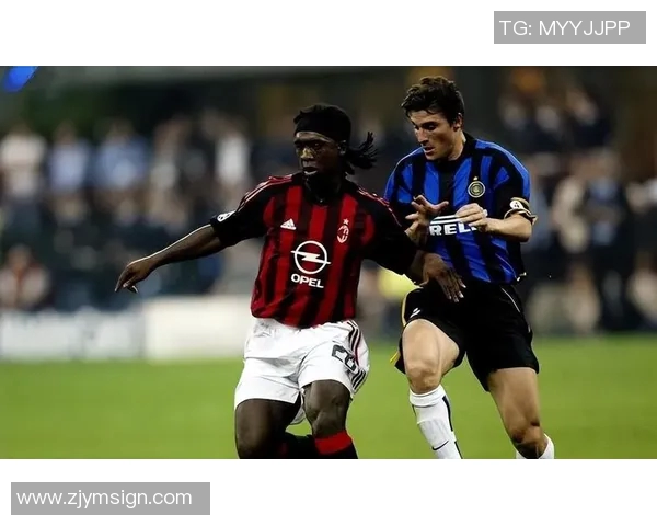 荷兰足球明星的暴力风格与场上传奇故事的背后揭秘