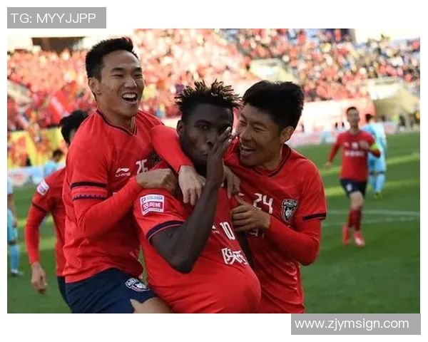 上海足球队以72分领跑奥运会积分榜展现强劲实力与团队合作精神 上海足球队以72分领跑奥运会积分榜展现强劲实力与团队合作精神