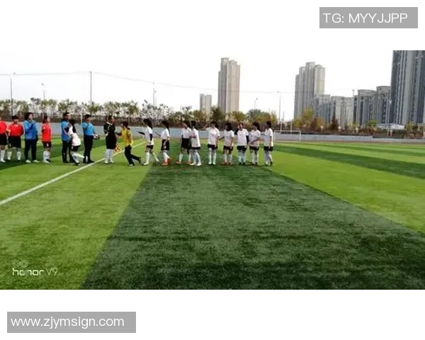 校园足球魅力无限黑板报设计分享让青春在绿茵场上绽放光彩